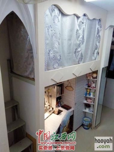 高校文艺范男生寝室蹿红网络女生怒喊:换寝室