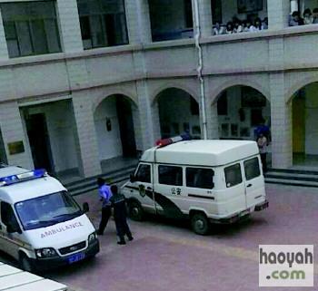 �߿�ǰϦɽ���ĳ�һ�߶������ֵ�ͱ������Ů����ͼ��