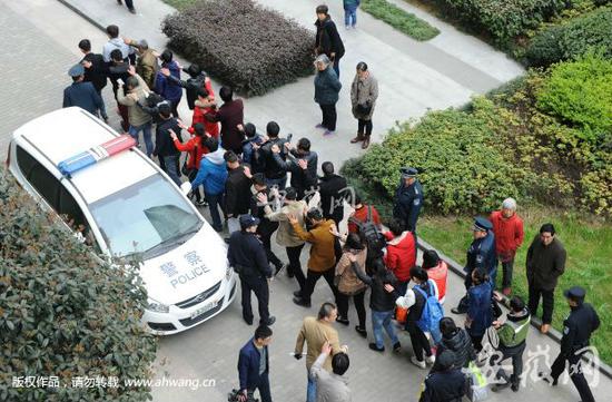 ��������Χ����ҵ������ ����ִ����Ա���200��