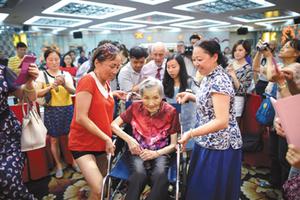 2016��7��9�գ�����˫�������˷��޹����գ���Ů������Ϊ�����ڽ�ű��嶼�Ƶ�ٰ���һ��˫��ʢ�䡣ͼ/�Ӿ��й�